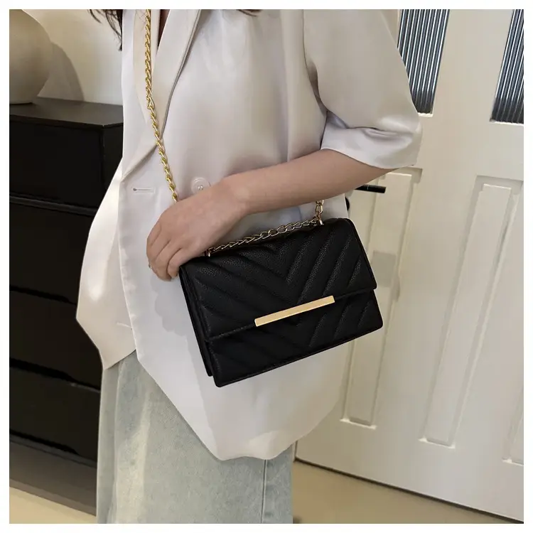 White Rhombus Chain Messenger Bag 2024 — feature 15