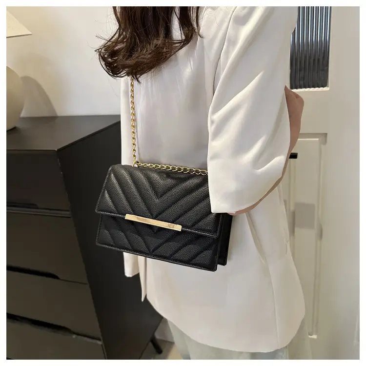 White Rhombus Chain Messenger Bag 2024 — feature 16
