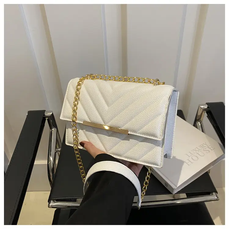 White Rhombus Chain Messenger Bag 2024 — feature 17