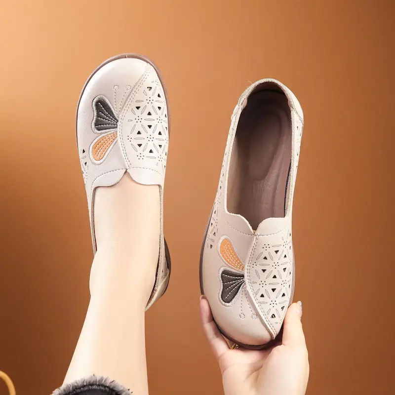 Popular Mom Shoes, Summer Style Flats, Middle-Aged and Elderly Women's Flat Non-Slip Shoes, Summer Genuine Leather Sandals, Hole-Style Sandals - Image 6
