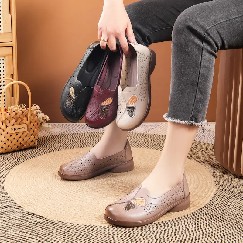 Popular Mom Shoes, Summer Style Flats, Middle-Aged and Elderly Women's Flat Non-Slip Shoes, Summer Genuine Leather Sandals, Hole-Style Sandals - Image 7