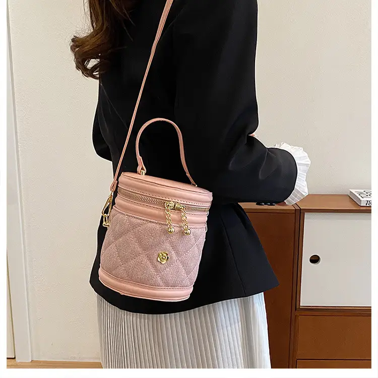 2024 Rhombic Crossbody Bag Women's Rhombic Gold Zip — feature 13