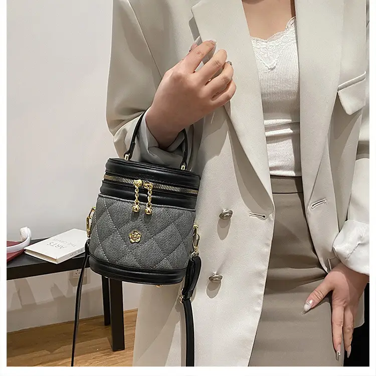 2024 Rhombic Crossbody Bag Women's Rhombic Gold Zip — feature 17