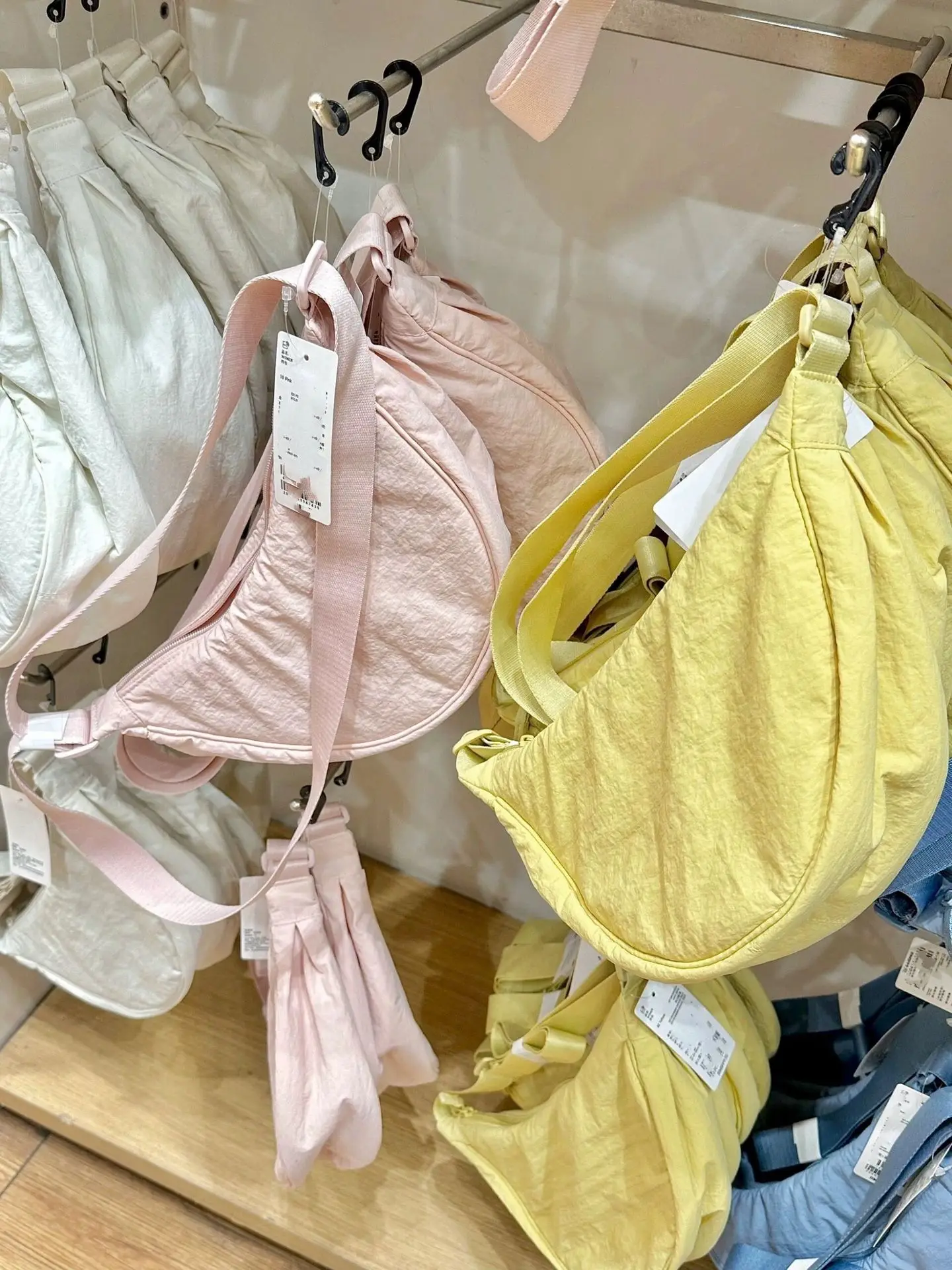 Women's Macaron Color Crossbody Bag Nylon Dumpling Bag - Image 3
