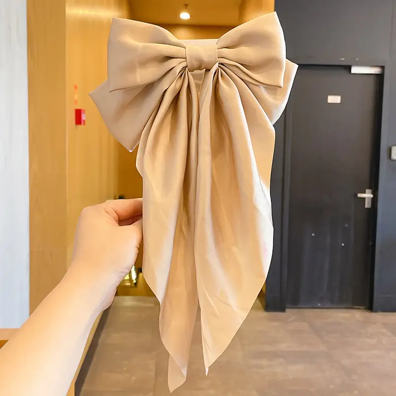 PALE CHAMPAGNE