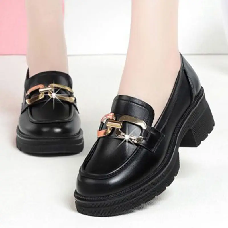 Women's Black Patent Leather Platform Loafers 2024 - Image 4