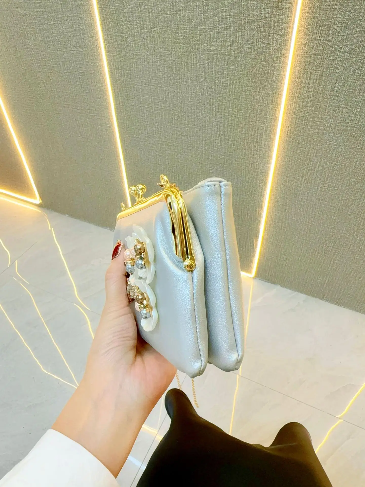 Golden Rhinestone Pearl Clutch Bag for Women - Image 6