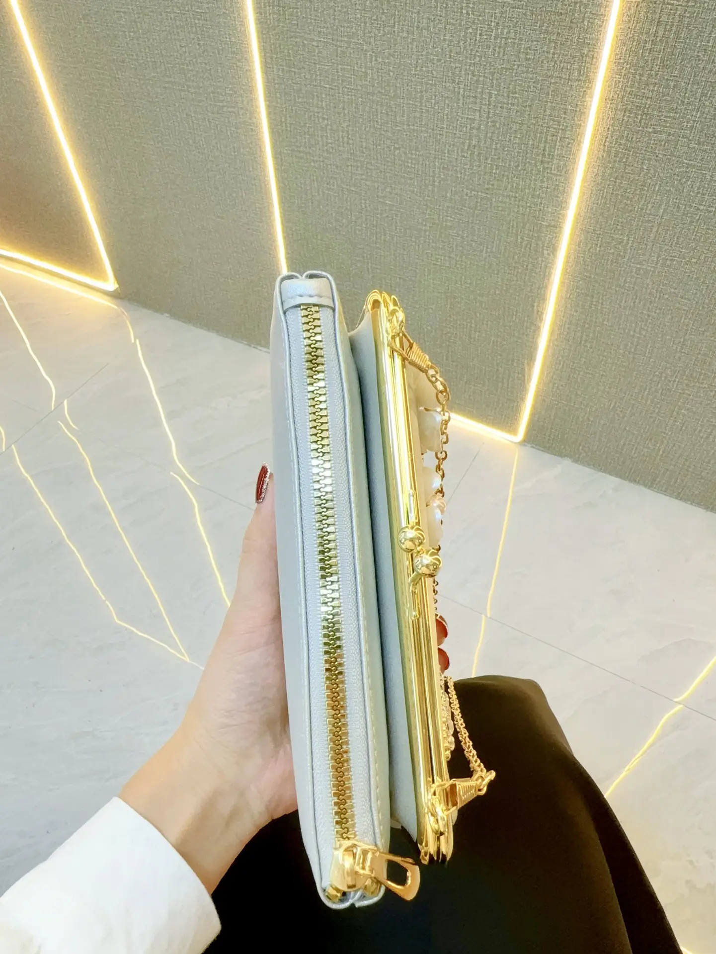 Golden Rhinestone Pearl Clutch Bag for Women — feature 3