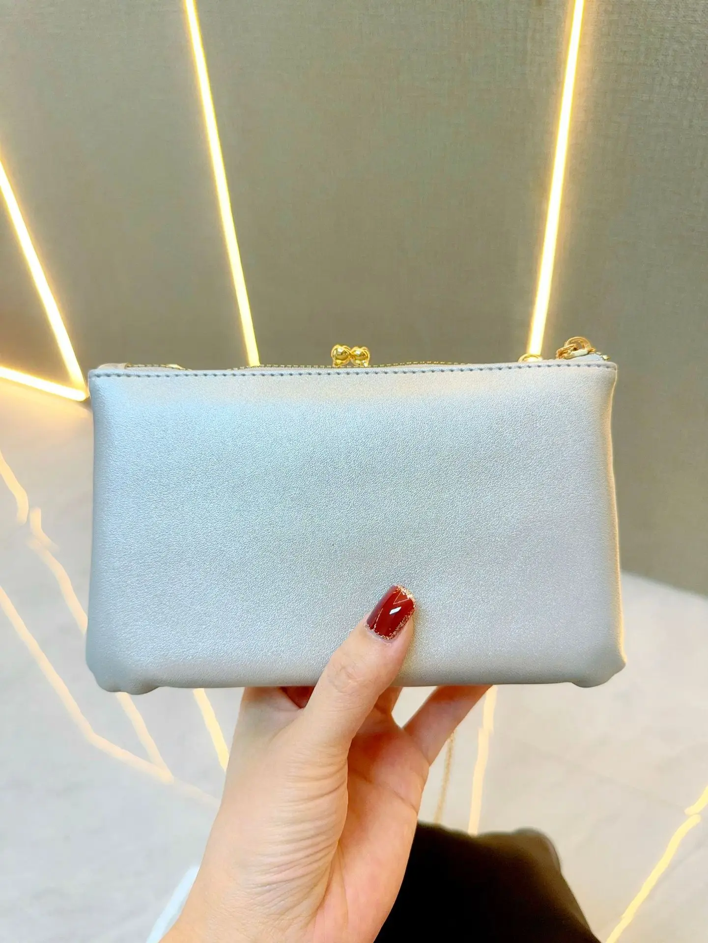Golden Rhinestone Pearl Clutch Bag for Women — feature 9
