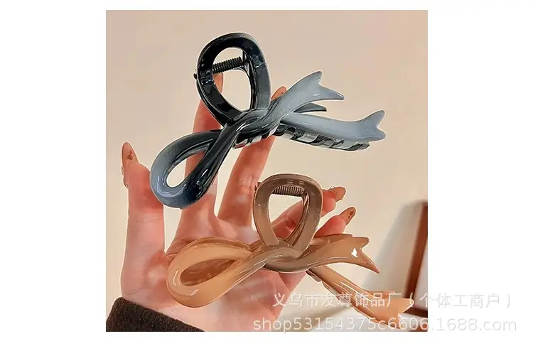 Large Black Shark Hair Clip for Women 12cm — feature 1