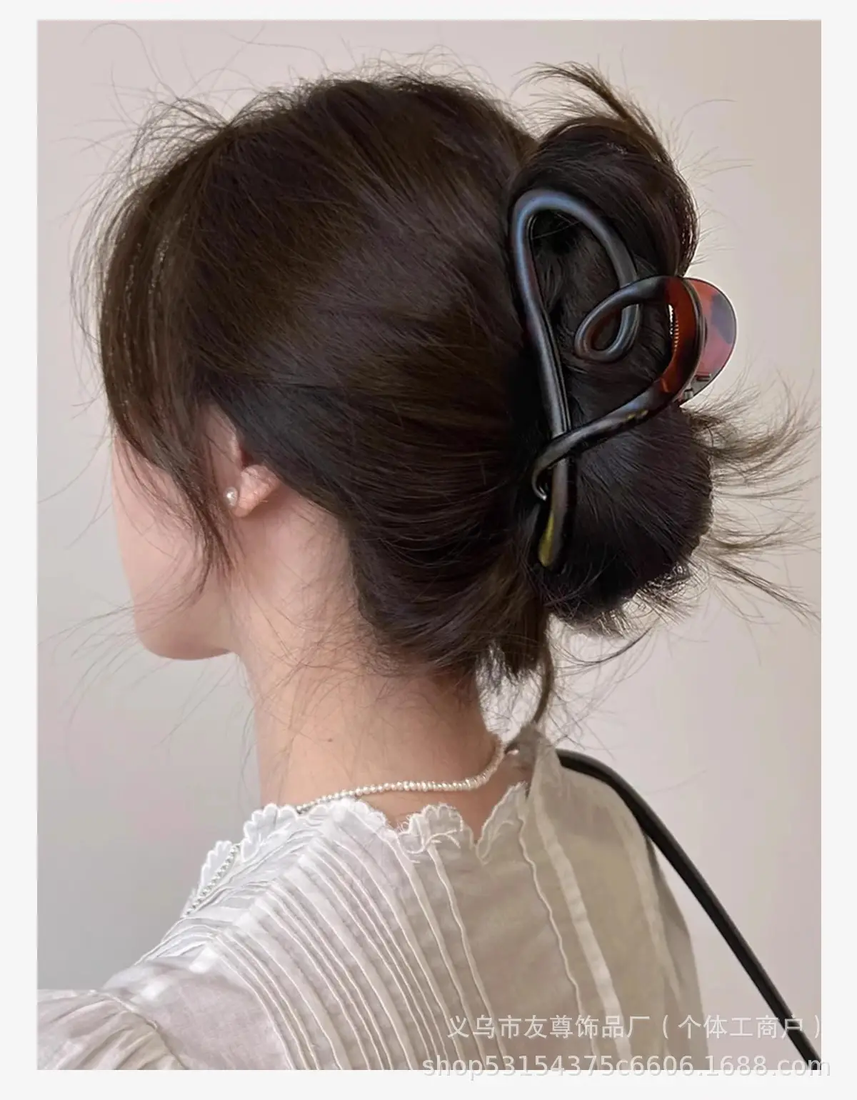 Large Black Shark Hair Clip for Women 12cm — feature 5