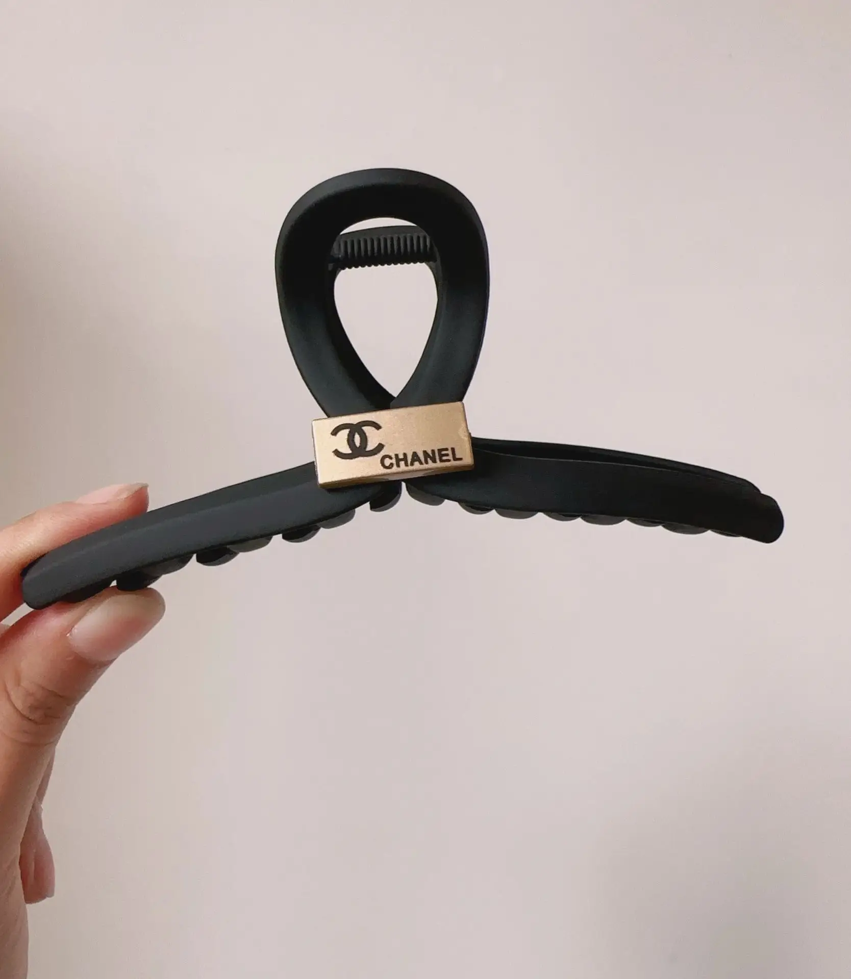 Large Black Shark Hair Clip for Women 12cm