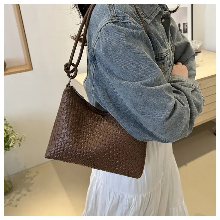 Korean Style Gold Embossed Shoulder Bag for Women — feature 14
