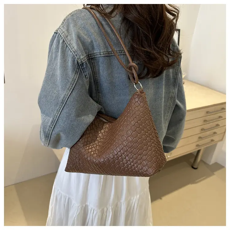 Korean Style Gold Embossed Shoulder Bag for Women — feature 15