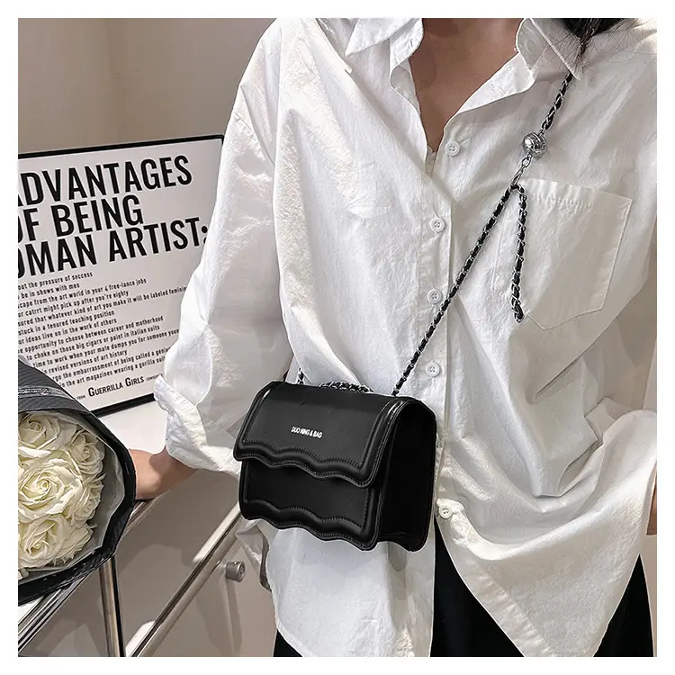 Retro Women's Chain Crossbody Bag White 2024 — feature 17