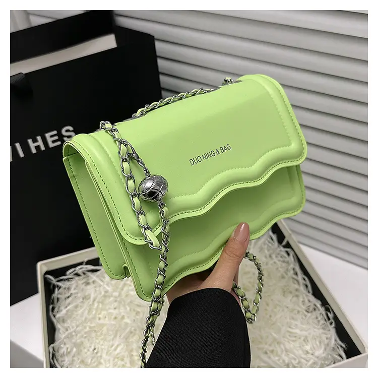 Retro Women's Chain Crossbody Bag White 2024 — feature 24