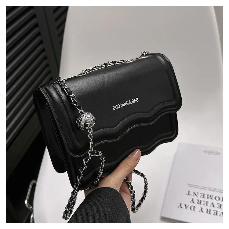 Retro Women's Chain Crossbody Bag White 2024 — feature 26
