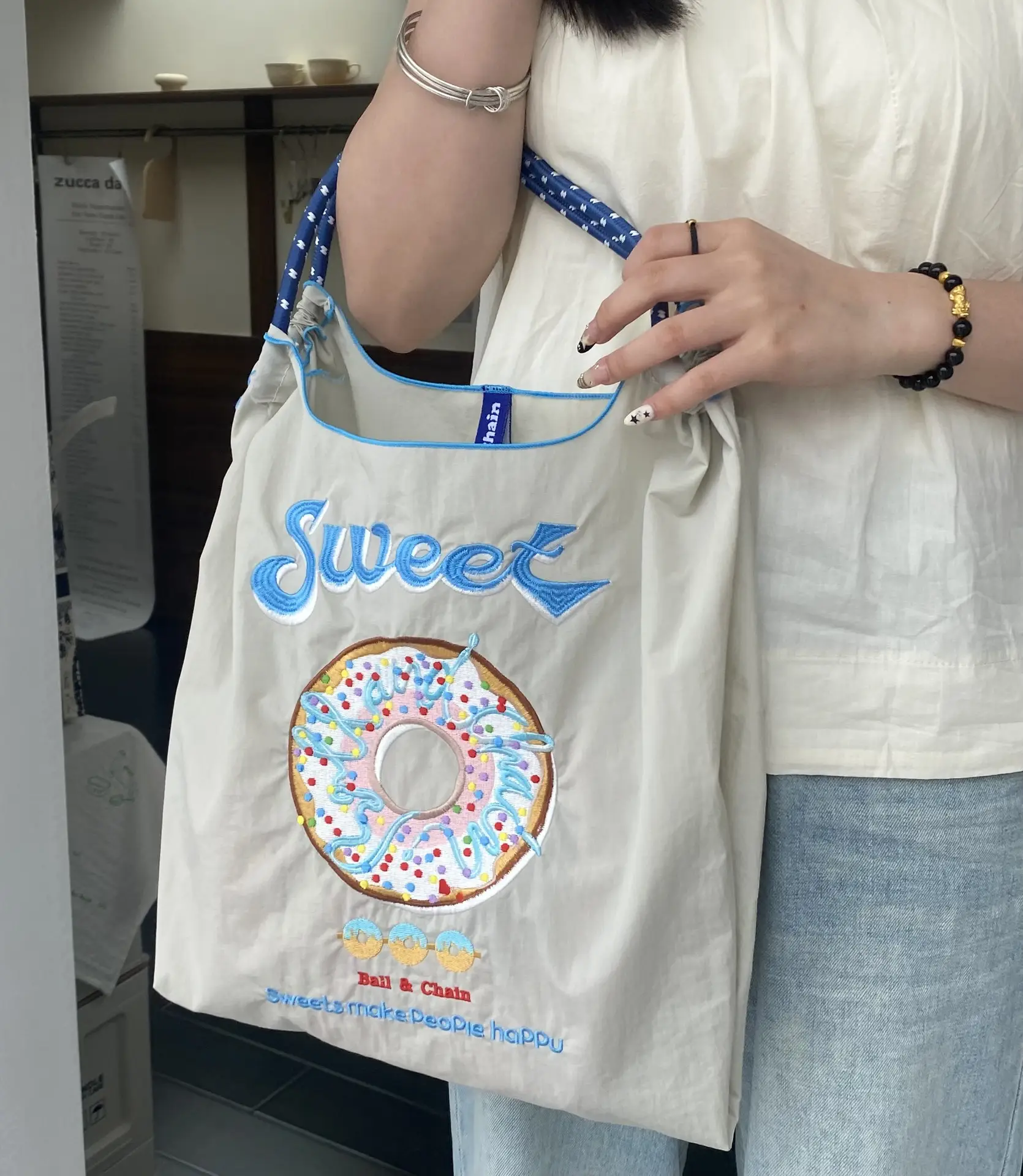 Sweet Donut Embroidered Black Tote Bag Large Capacity — feature 5