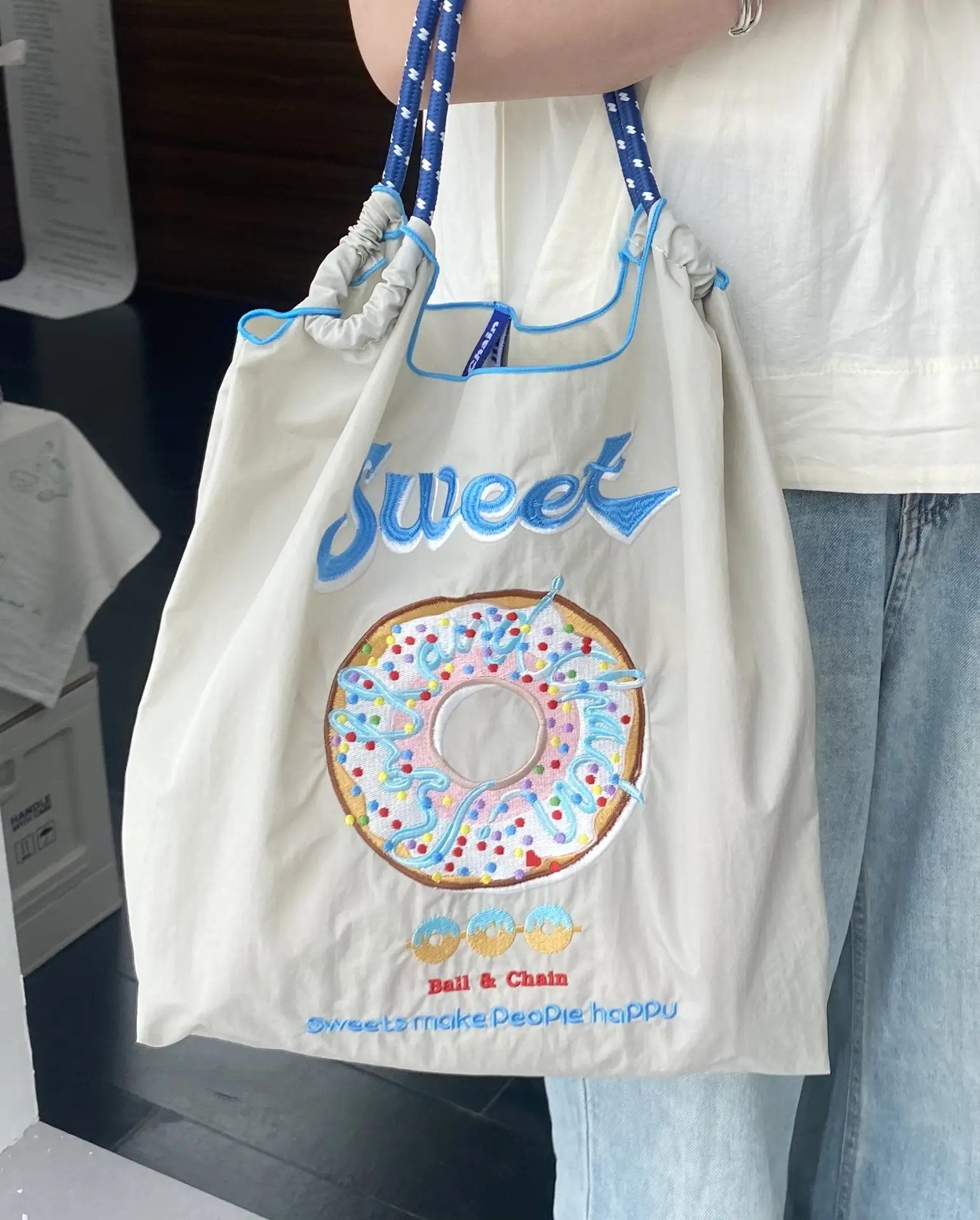Sweet Donut Embroidered Black Tote Bag Large Capacity — feature 7
