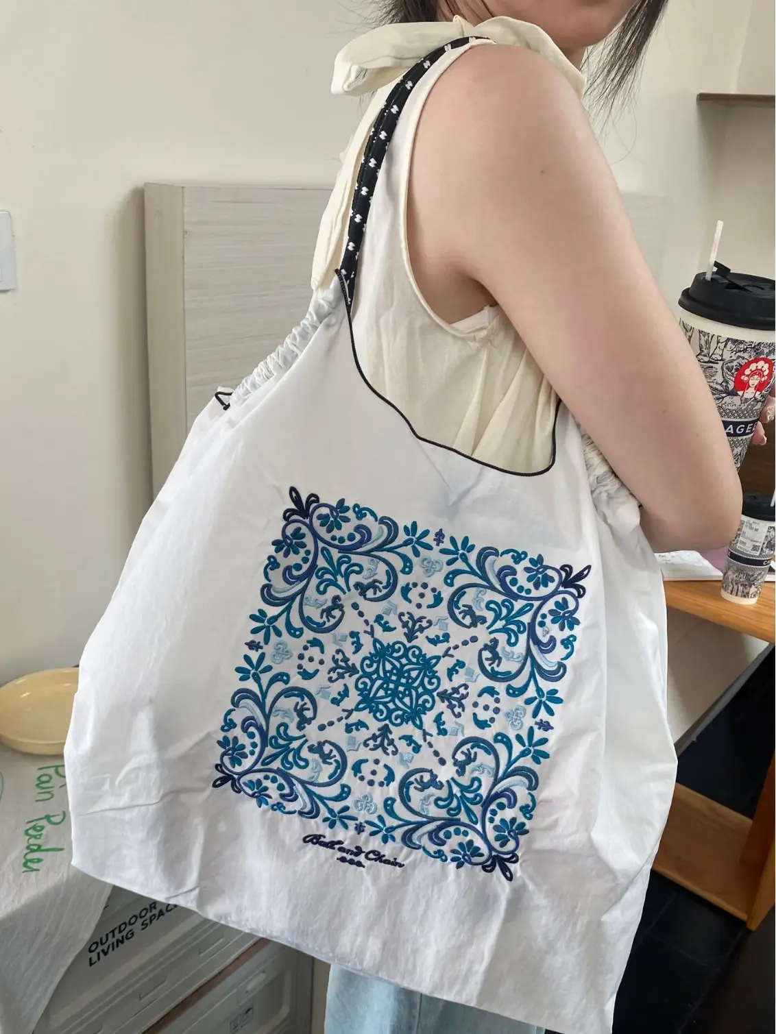New White Tenghua Embroidered Crossbody Bag Set - Image 3