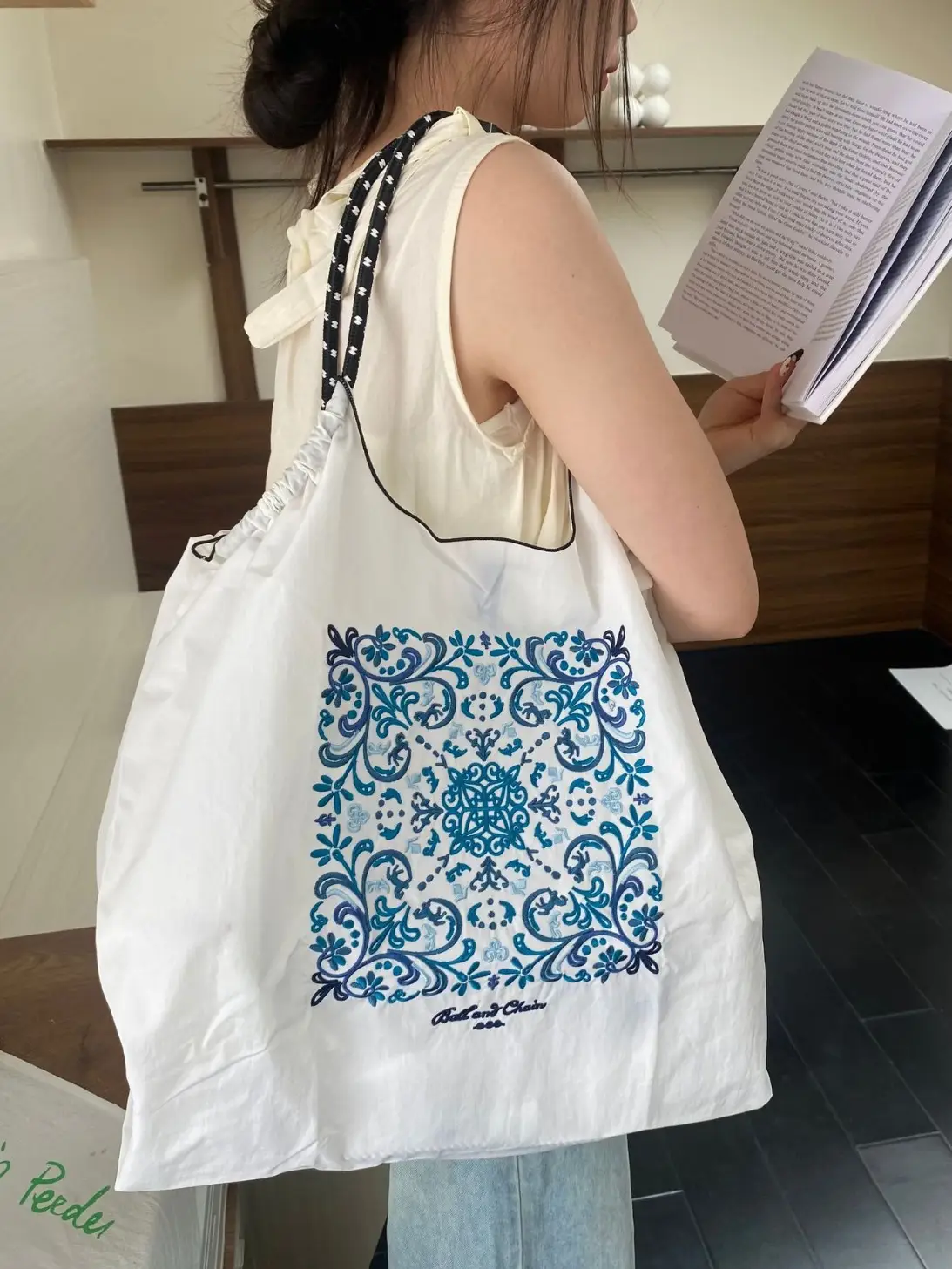 New White Tenghua Embroidered Crossbody Bag Set - Image 5