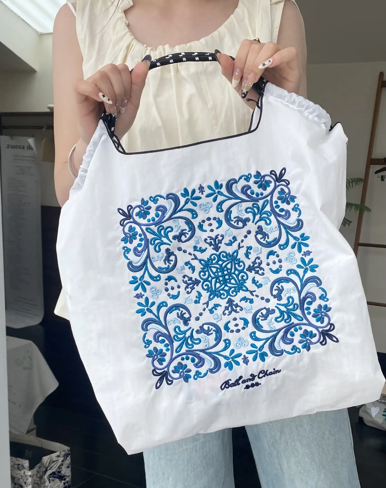 New White Tenghua Embroidered Crossbody Bag Set — feature 1