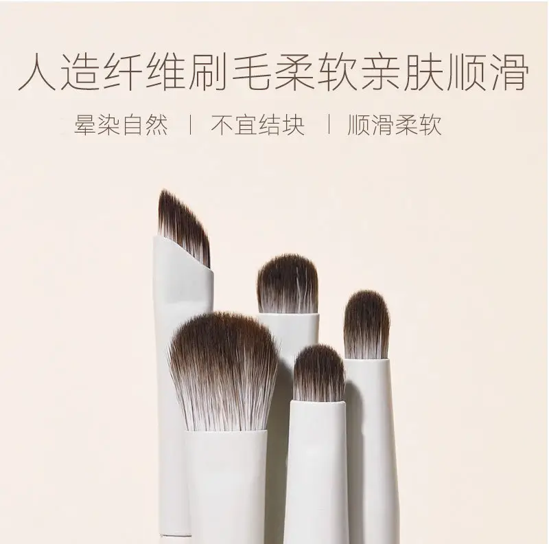 White Synthetic Fiber Eye Shadow Brush — feature 35