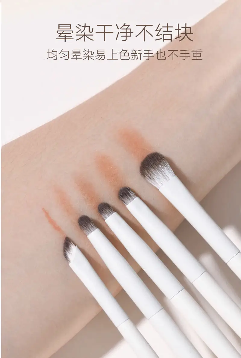 White Synthetic Fiber Eye Shadow Brush — feature 36