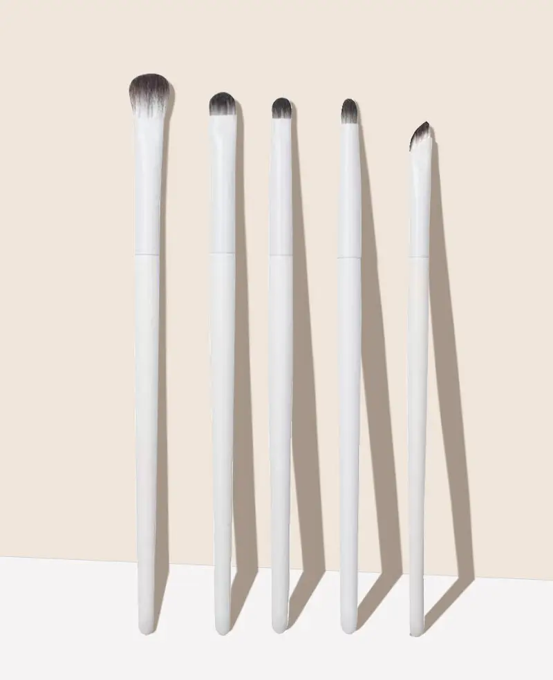 White Synthetic Fiber Eye Shadow Brush — feature 41