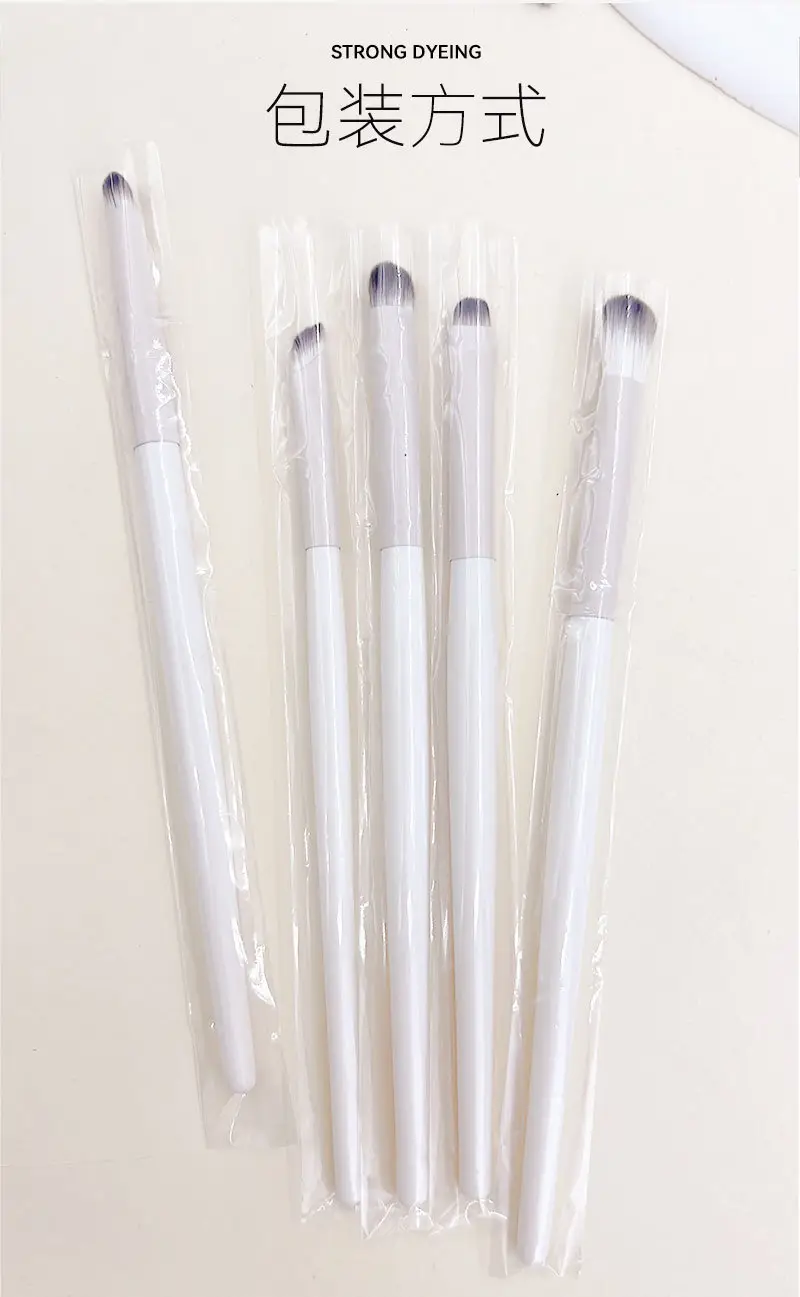 White Synthetic Fiber Eye Shadow Brush — feature 42