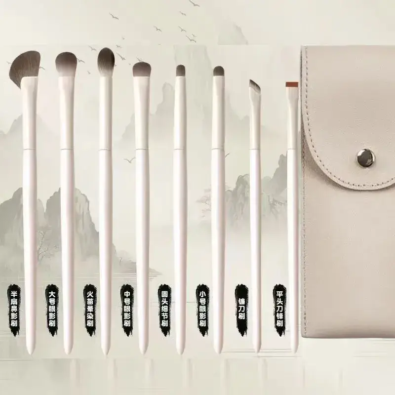 White Synthetic Fiber Eye Shadow Brush - Image 10