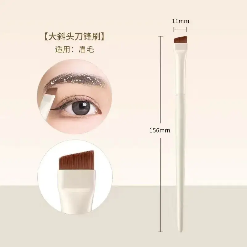 White Synthetic Fiber Eye Shadow Brush - Image 15
