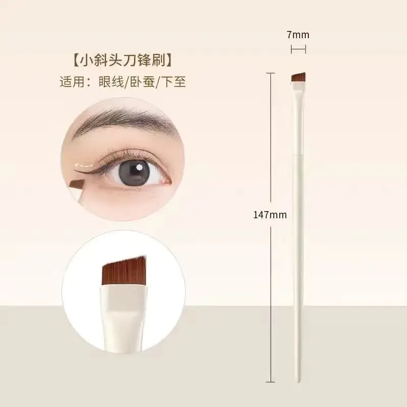 White Synthetic Fiber Eye Shadow Brush - Image 16