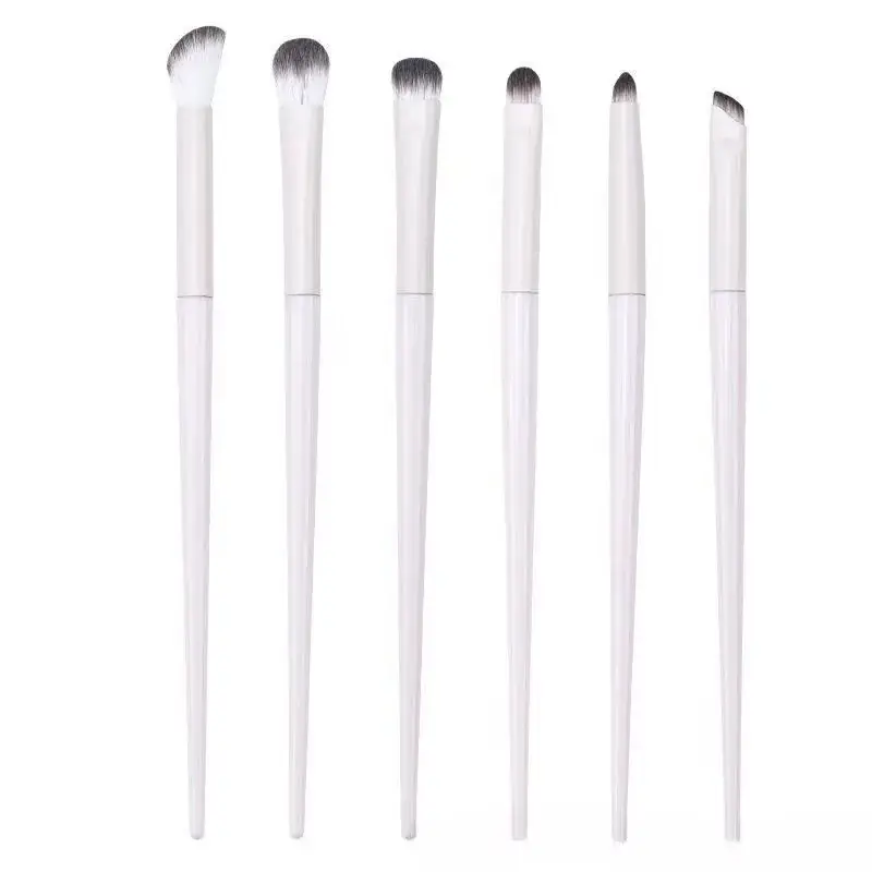 White Synthetic Fiber Eye Shadow Brush - Image 2