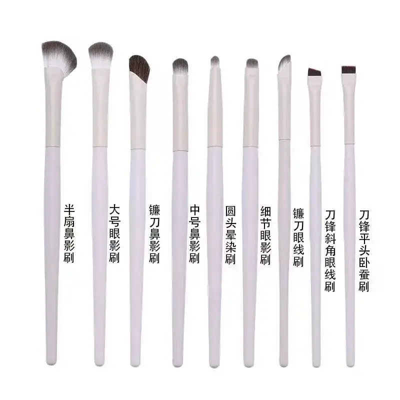 White Synthetic Fiber Eye Shadow Brush - Image 5