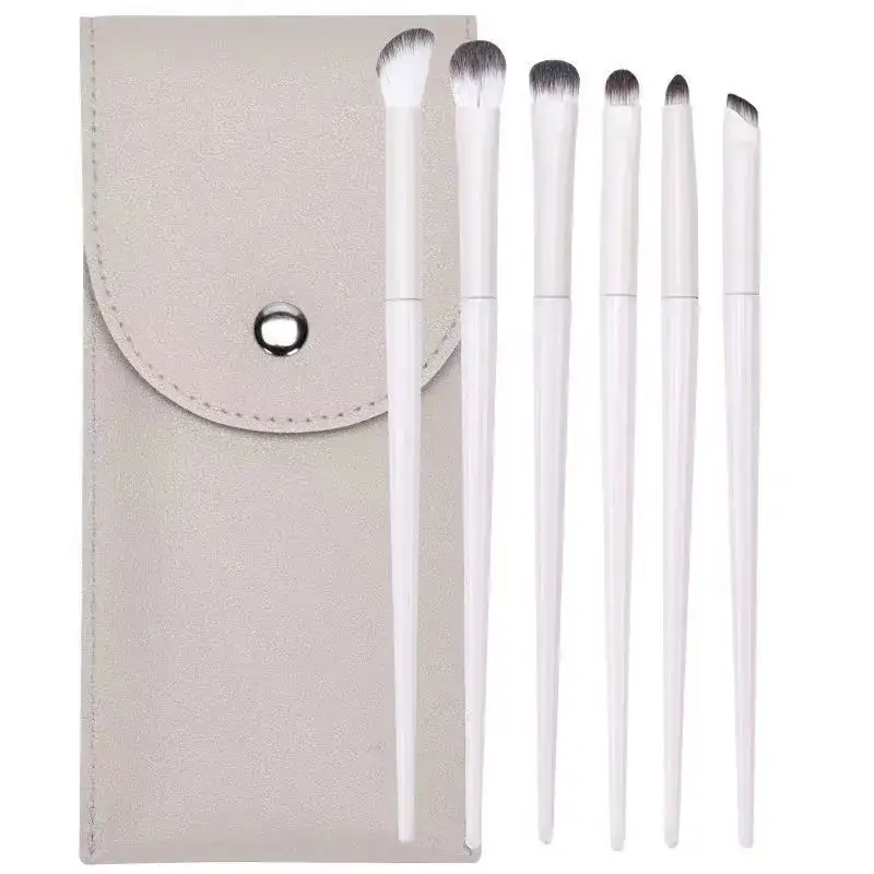 White Synthetic Fiber Eye Shadow Brush - Image 8