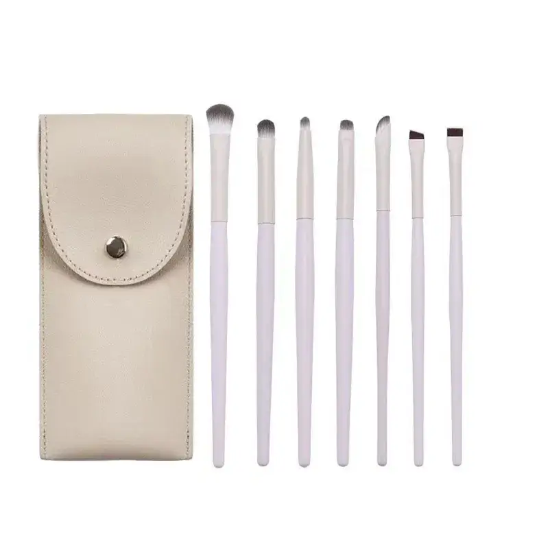 White Synthetic Fiber Eye Shadow Brush - Image 9