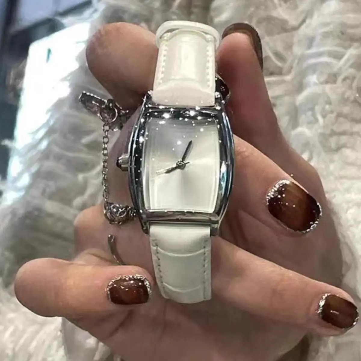 Women's Light Luxury Watch 2026 Black Blue White - Image 6