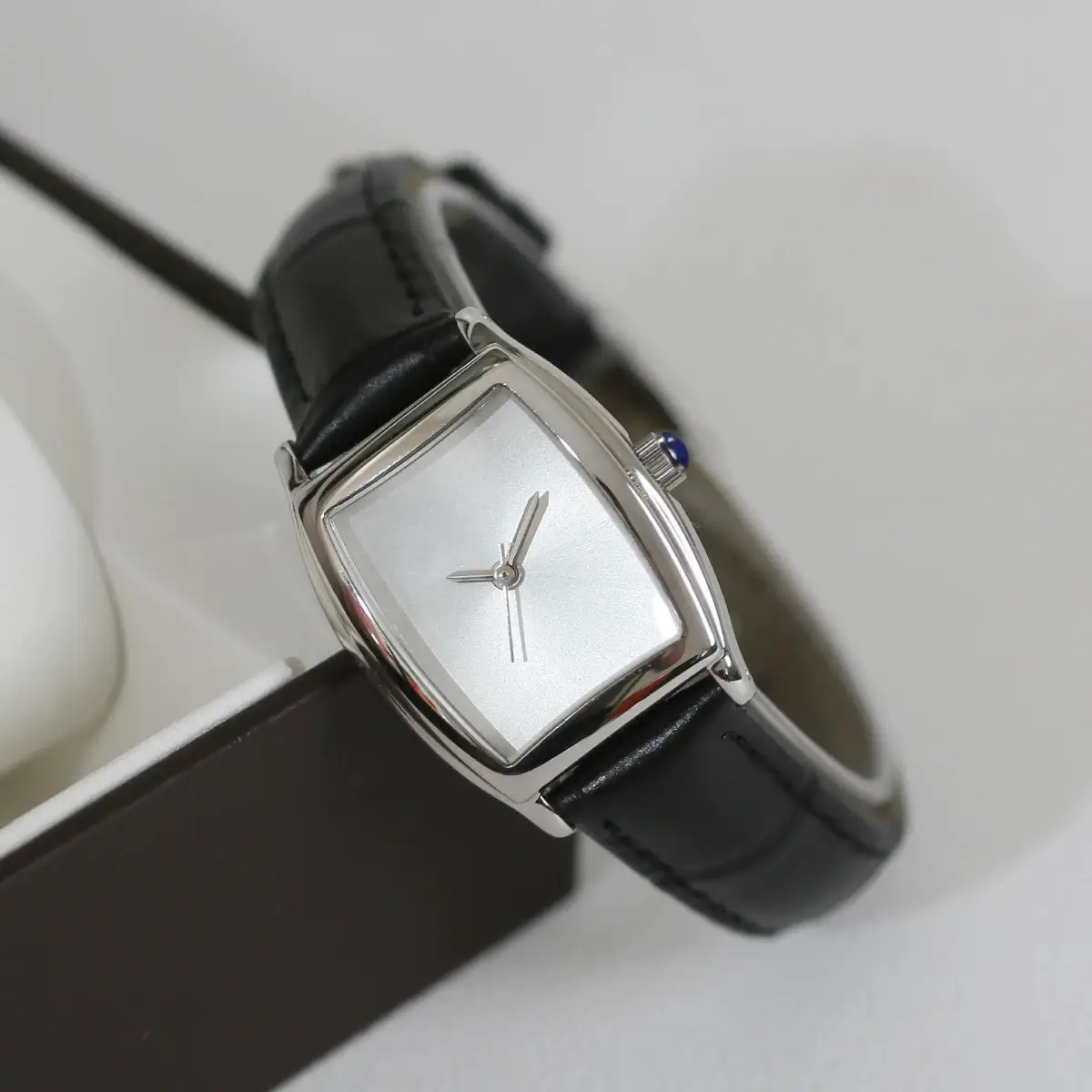 Women's Light Luxury Watch 2026 Black Blue White - Image 7