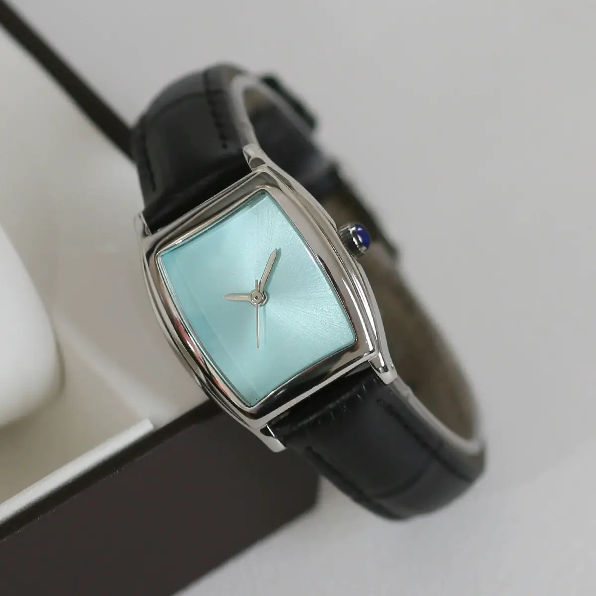 Women's Light Luxury Watch 2026 Black Blue White — feature 12