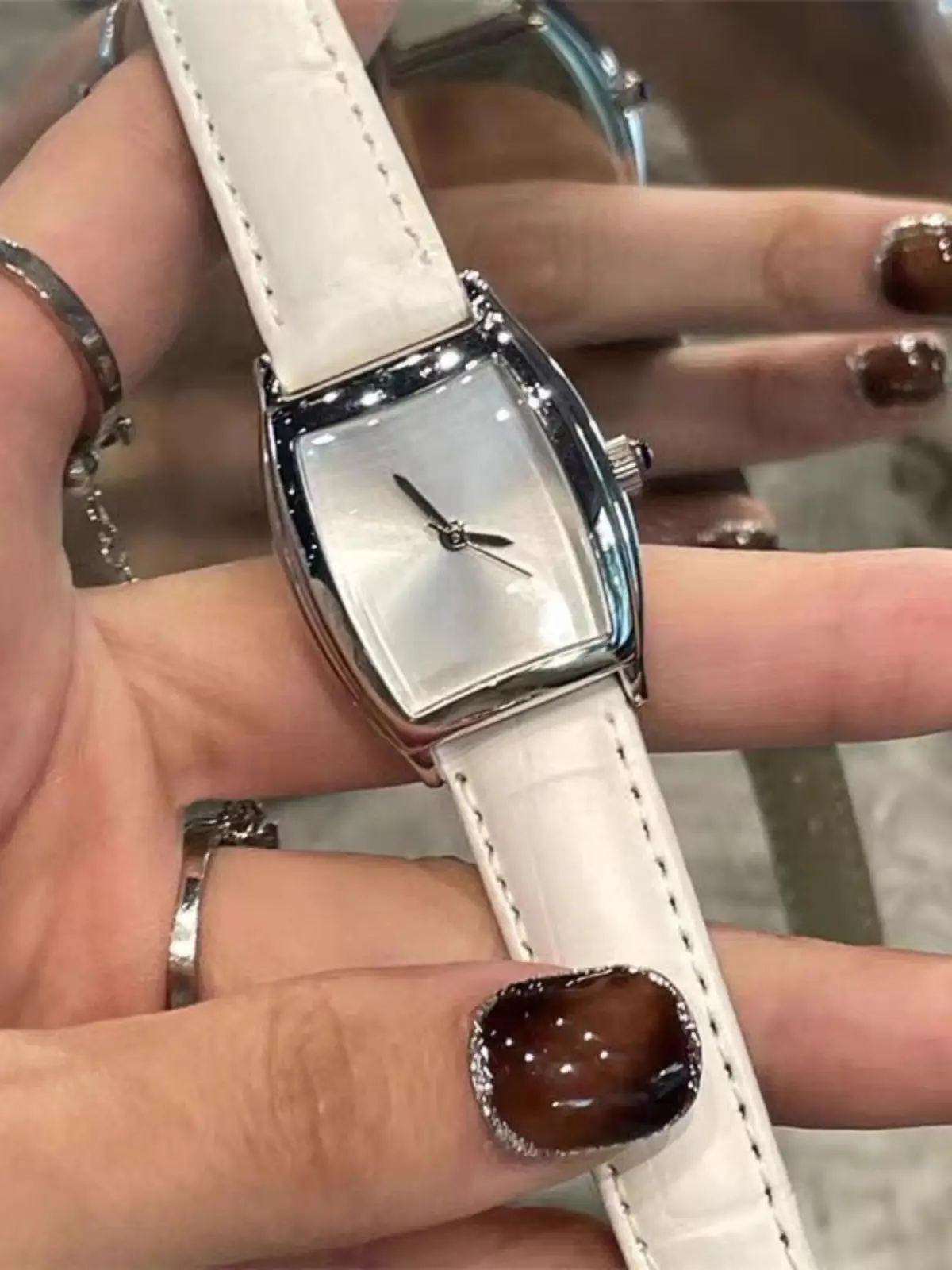Women's Light Luxury Watch 2026 Black Blue White — feature 4