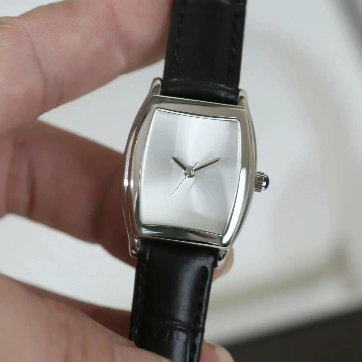 Women's Light Luxury Watch 2026 Black Blue White — feature 8