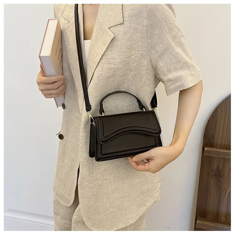 Women's Cream Shoulder Crossbody Bag 2024 — feature 10
