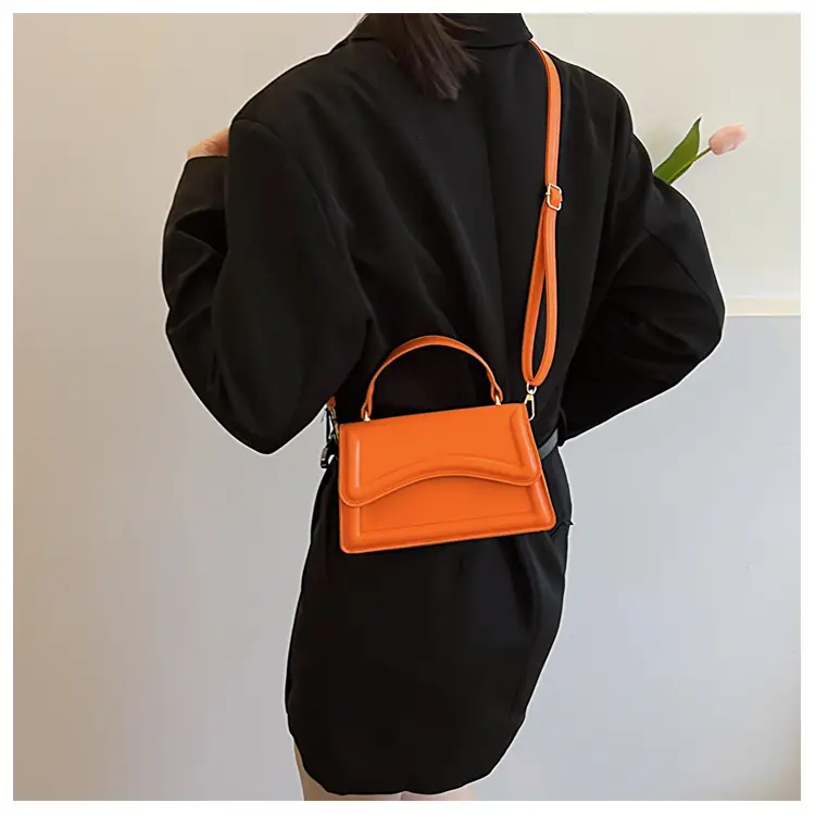 Women's Cream Shoulder Crossbody Bag 2024 — feature 12