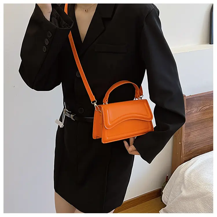 Women's Cream Shoulder Crossbody Bag 2024 — feature 13
