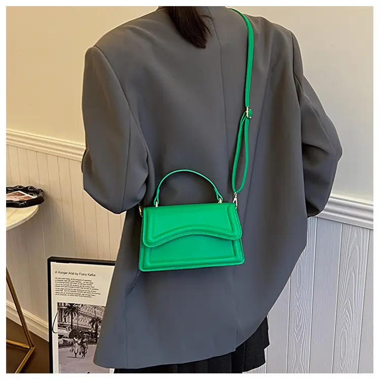 Women's Cream Shoulder Crossbody Bag 2024 — feature 9
