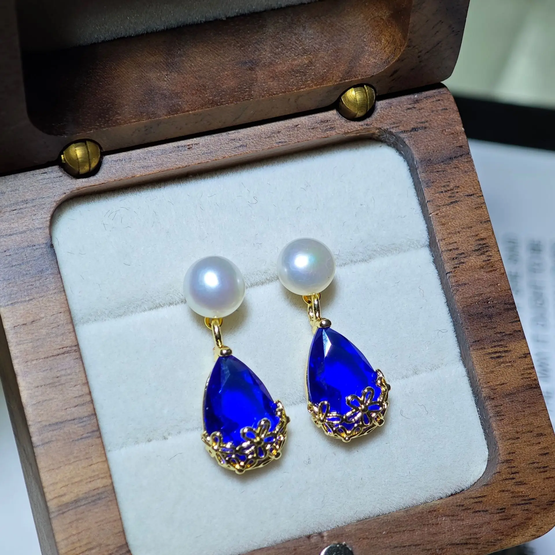S925 Silver Pearl Four-Leaf Clover Earrings — feature 6