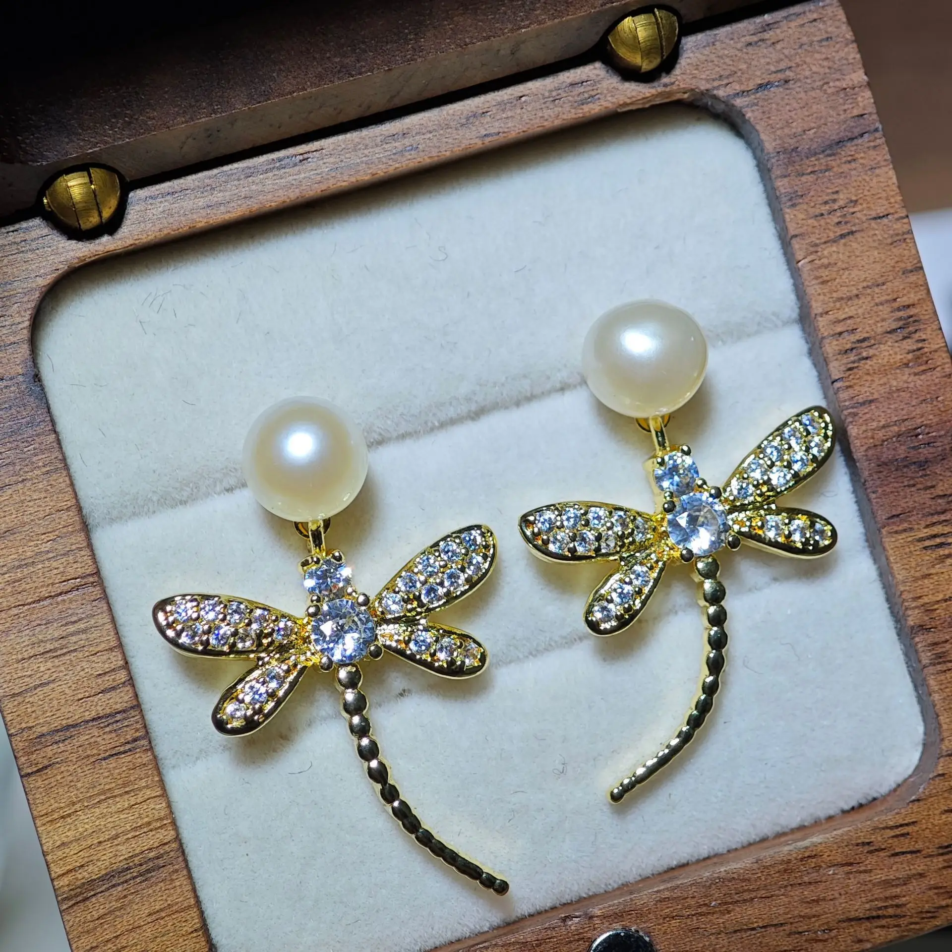 S925 Silver Pearl Four-Leaf Clover Earrings — feature 9