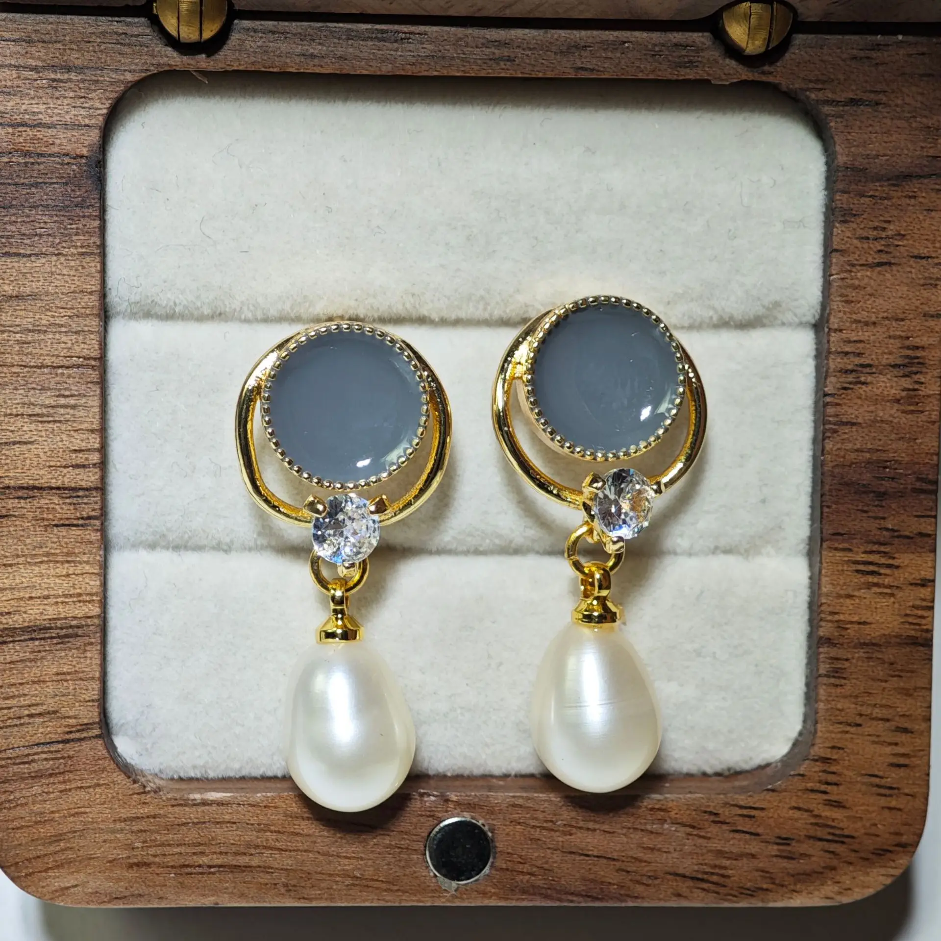 S925 Silver Pearl Four-Leaf Clover Earrings - Image 8