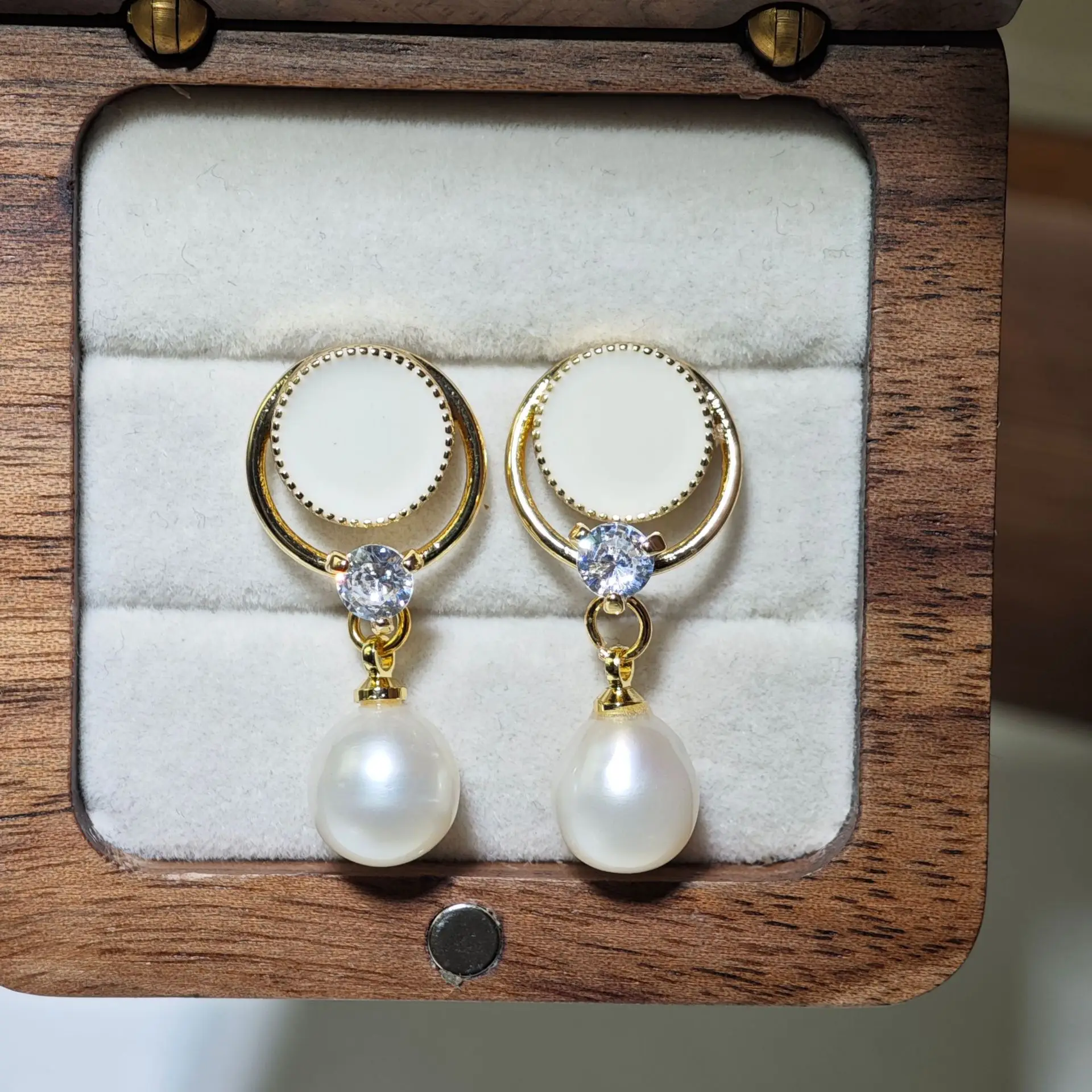 S925 Silver Pearl Four-Leaf Clover Earrings - Image 9